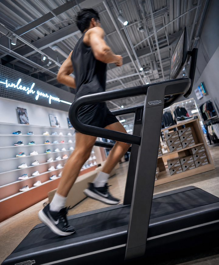 Engelhorn Sports running wall — Unleash your power